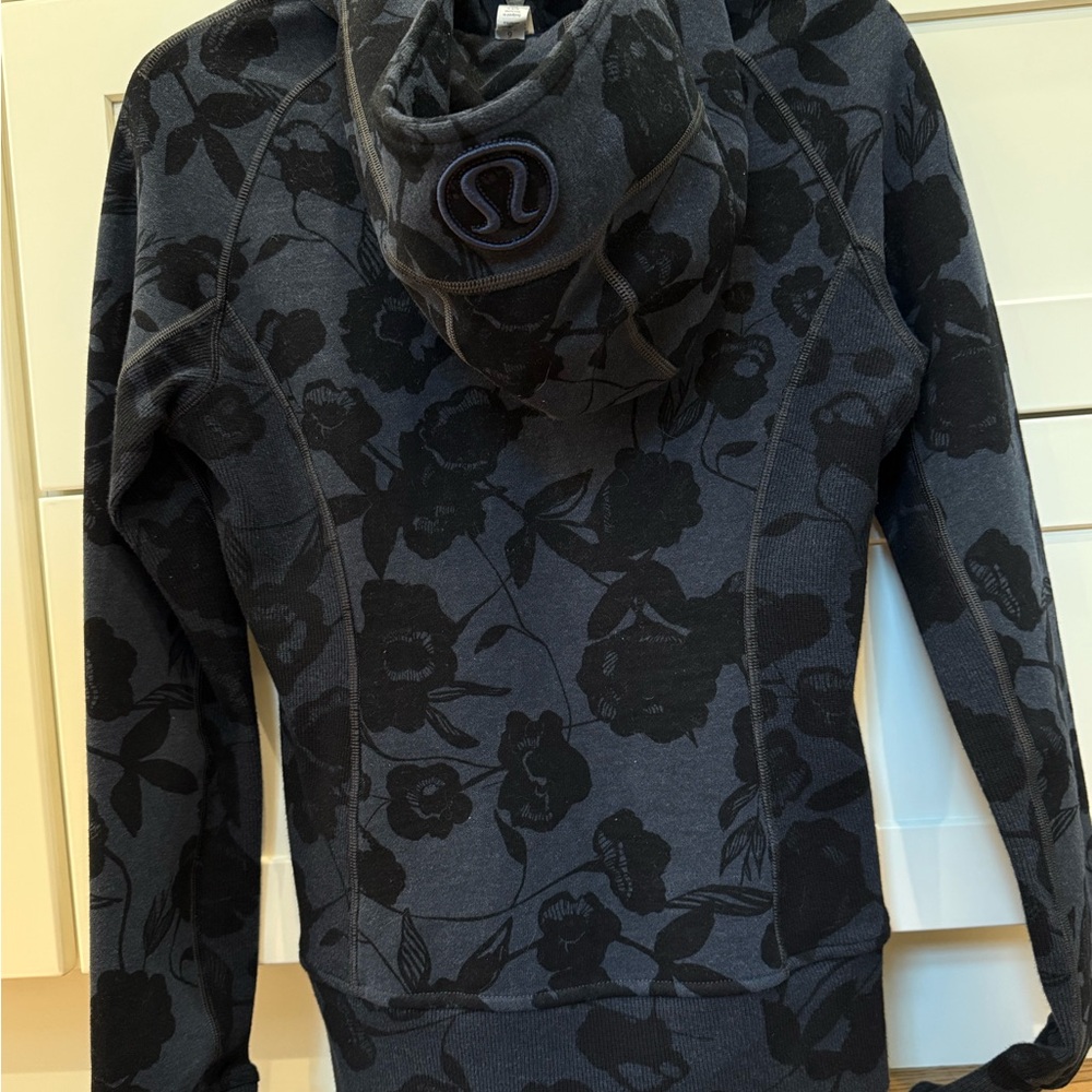 Lululemon jacket - Picture 3 of 4